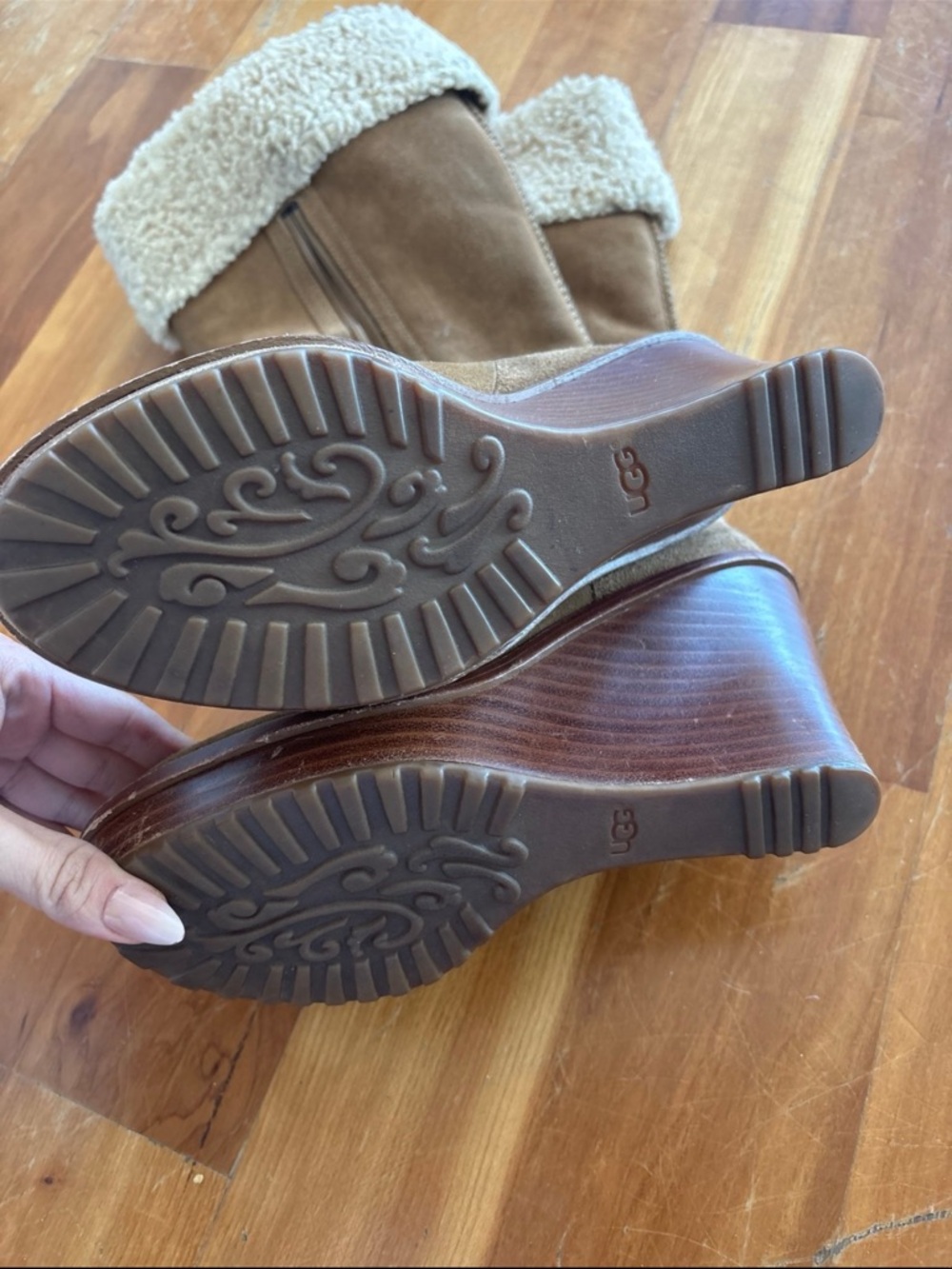 UGG women’s wedge boots - Picture 4 of 6